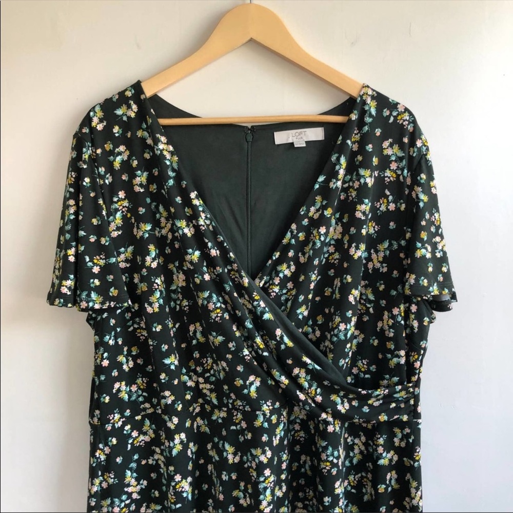 LOFT Women's Size 14Green Floral Faux Wrap Knit Dress Flutter Sleeve